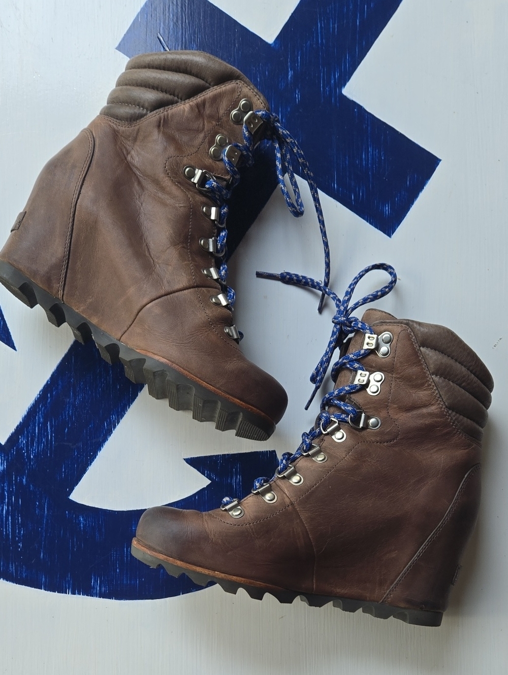 Sorel "Conquest" Brown Leather Wedge Ankle Boot Size 9